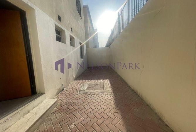 995767 - Property Image 2