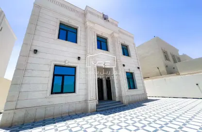 Villa - 7 Bedrooms - 7+ Bathrooms for sale in Umm Qarn - Al Daayen