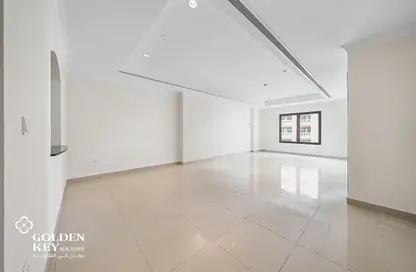 Apartment - 1 Bedroom - 2 Bathrooms for rent in West Porto Drive - Porto Arabia - The Pearl Island - Doha