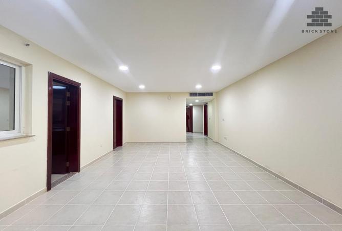 951451 - Property Image 2