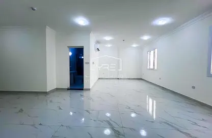 Apartment - 3 Bedrooms - 2 Bathrooms for rent in Bin Omran 35 - Fereej Bin Omran - Doha