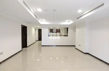 Apartment - 1 Bedroom - 2 Bathrooms for rent in Tower 21 - Porto Arabia - The Pearl Island - Doha