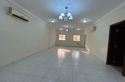 Apartment - 3 Bedrooms - 3 Bathrooms for rent in Thabit Bin Zaid Street - Al Mansoura - Doha