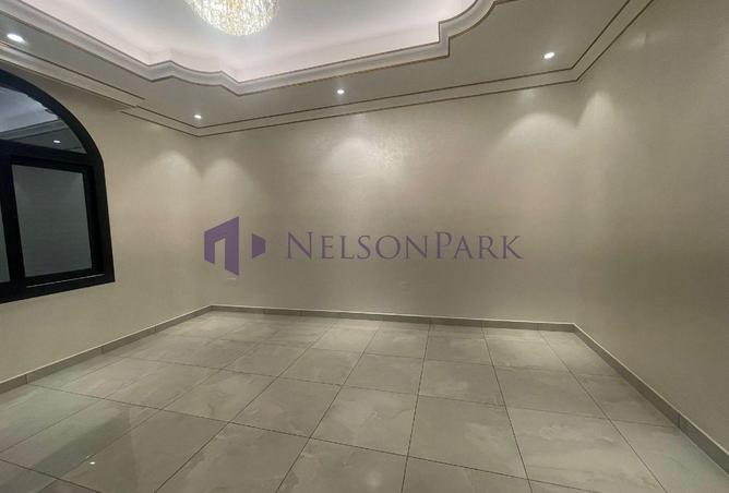 983552 - Property Image 2