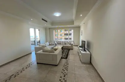 شقة - 2 غرف نوم - 3 حمامات للايجار في طريق بورتو الشرقي - بورتو أرابيا - جزيرة اللؤلؤة - الدوحة