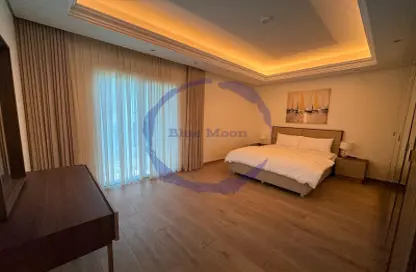 صورة لـ غرفة- غرفة النوم فيلا - 5 غرف نوم - 5 حمامات للايجار في حدائق فلورستا - حدائق فلورستا - جزيرة اللؤلؤة - الدوحة ، صورة رقم 1