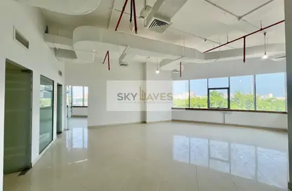 مساحات مكتبية - استوديو - 4 حمامات للايجار في شارع المطار القديم - طريق المطار القديم - الدوحة