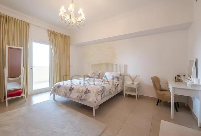 911138 - Property Image 2