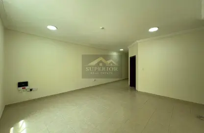 Apartment - 3 Bedrooms - 2 Bathrooms for rent in Salaja Street - Doha Al Jadeed - Doha