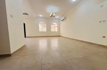 مجمع سكني - 4 غرف نوم - 5 حمامات للايجار في شارع الوعب - الوعب - الدوحة