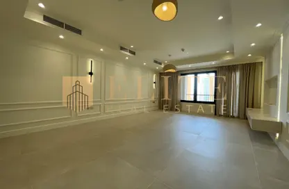 Apartment - 2 Bedrooms - 3 Bathrooms for sale in West Porto Drive - Porto Arabia - The Pearl Island - Doha