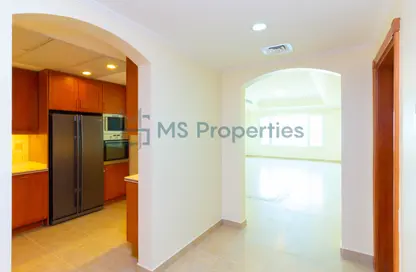 Apartment - 2 Bedrooms - 3 Bathrooms for rent in West Porto Drive - Porto Arabia - The Pearl Island - Doha