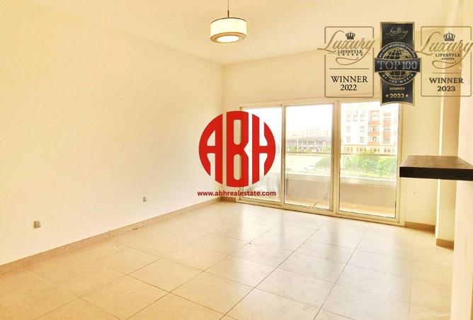 998593 - Property Image 3