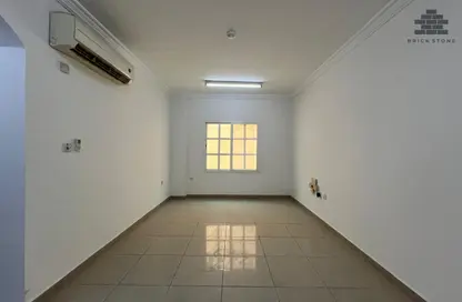 Apartment - 3 Bedrooms - 2 Bathrooms for rent in Muntazah 10 - Al Muntazah - Doha