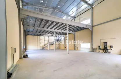 Warehouse - Studio - 1 Bathroom for rent in Industrial Area 4 - Industrial Area - Industrial Area - Doha