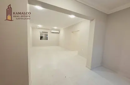 Apartment - 3 Bedrooms - 2 Bathrooms for rent in Musheireb - Musheireb - Doha