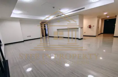 شقة - 2 غرف نوم - 2 حمامات للايجار في طريق بورتو الشرقي - بورتو أرابيا - جزيرة اللؤلؤة - الدوحة