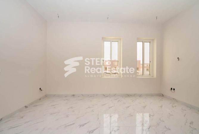 951122 - Property Image 2