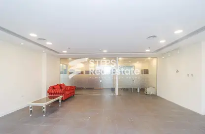 صورة لـ غرفة فارغة مساحات مكتبية - استوديو - 1 حمام للايجار في شارع السد - السد - الدوحة ، صورة رقم 1