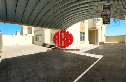 فيلا - استوديو - 7 حمامات للايجار في فلل الدحيل - الدحيل - الدوحة