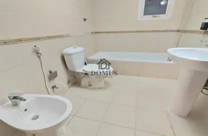 Apartment - 3 Bedrooms - 3 Bathrooms for rent in Thabit Bin Zaid Street - Al Mansoura - Doha