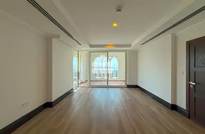 Apartment - 2 Bedrooms - 3 Bathrooms for rent in Viva West - Viva Bahriyah - The Pearl Island - Doha