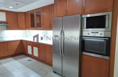 Apartment - 2 Bedrooms - 3 Bathrooms for rent in Tower 9 - Porto Arabia - The Pearl Island - Doha