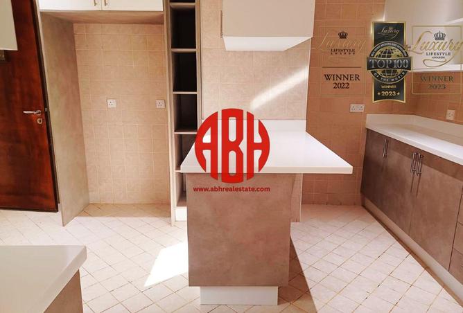 1000317 - Property Image 3