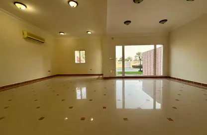 Villa - 3 Bedrooms - 4 Bathrooms for rent in East Gate - West Bay Lagoon - Doha