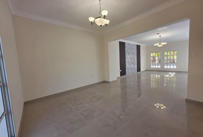 987581 - Property Image 3