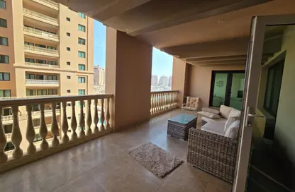 شقة - 2 غرف نوم - 3 حمامات للايجار في طريق بورتو الشرقي - بورتو أرابيا - جزيرة اللؤلؤة - الدوحة