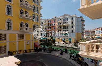 Apartment - 2 Bedrooms - 3 Bathrooms for rent in Carnaval - Qanat Quartier - The Pearl Island - Doha