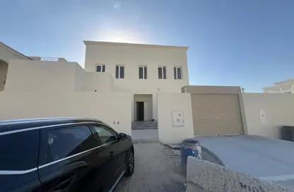 فيلا - 6 غرف نوم - 7 حمامات للايجار في شارع ام السنيم - عين خالد - الدوحة