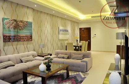 Living Room image for: Apartment - 2 Bedrooms - 3 Bathrooms for rent in Al Sadd Road - Al Sadd - Doha, Image 1
