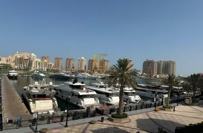 تاون هاوس - 2 غرف نوم - 3 حمامات للايجار في طريق بورتو الغربي - بورتو أرابيا - جزيرة اللؤلؤة - الدوحة