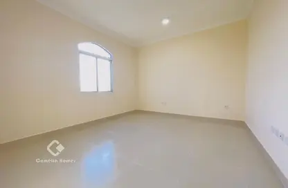 Compound - 4 Bedrooms - 5 Bathrooms for rent in Al Gharrafa - Al Gharrafa - Doha