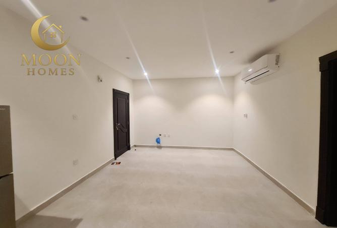 987215 - Property Image 2