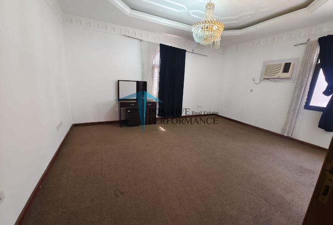 985943 - Property Image 2