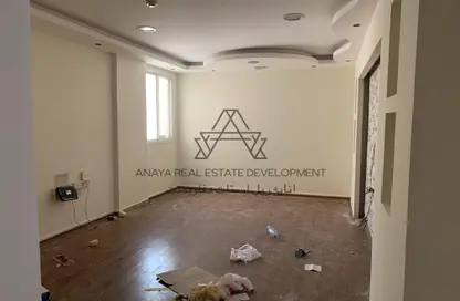 Apartment - 2 Bedrooms - 2 Bathrooms for rent in Umm Ghuwalina - Umm Ghuwailina - Doha