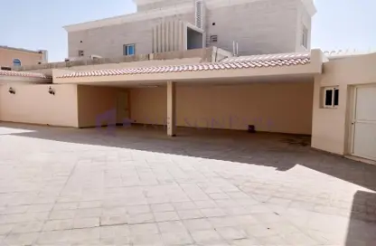 Terrace image for: Villa - 6 Bedrooms - 7 Bathrooms for rent in Al Dafna - Doha, Image 1