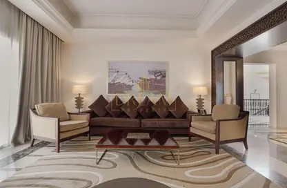 Villa - 2 Bedrooms - 3 Bathrooms for rent in Regency Pearl 2 - The Pearl Island - Doha