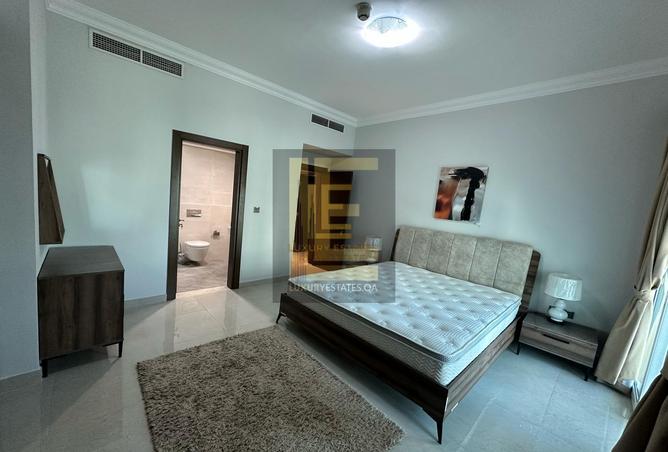 812000 - Property Image 2