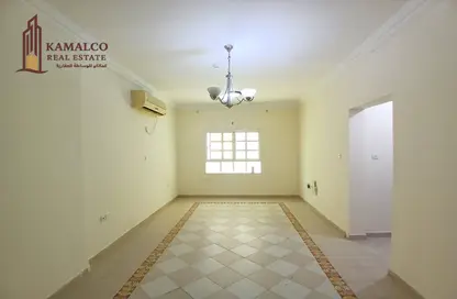 شقة - 2 غرف نوم - 2 حمامات للايجار في دوحة الجديد - الدوحة