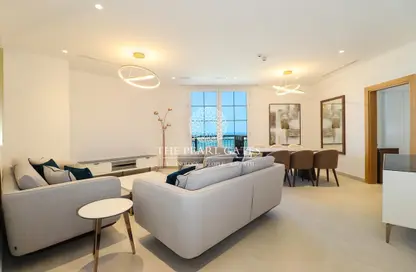 Apartment - 2 Bedrooms - 3 Bathrooms for rent in Floresta Gardens - The Pearl Island - Doha