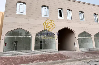 محل تجاري - استوديو - 1 حمام للايجار في مجمع الأبراج - الدحيل - الدحيل - الدوحة