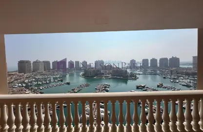 Apartment - 2 Bedrooms - 3 Bathrooms for rent in Tower 14 - Porto Arabia - The Pearl Island - Doha