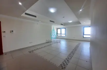 صورة لـ غرفة فارغة شقة - 1 حمام للايجار في طريق بورتو الغربي - بورتو أرابيا - جزيرة اللؤلؤة - الدوحة ، صورة رقم 1