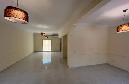 Villa - 3 Bedrooms - 4 Bathrooms for rent in Umm Al Seneem Street - Ain Khaled - Doha