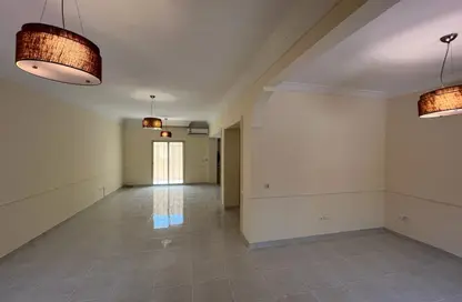 مجمع سكني - 3 غرف نوم - 4 حمامات للايجار في بوابة عين خالد - عين خالد - الدوحة