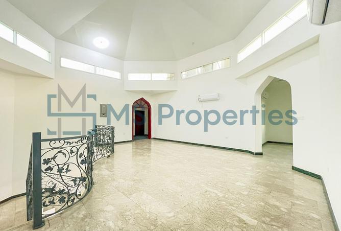 932553 - Property Image 3